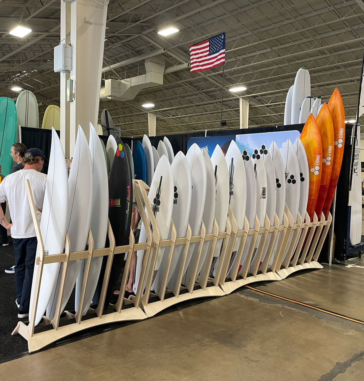 THE LINEUP Freestanding Surfboard Rack